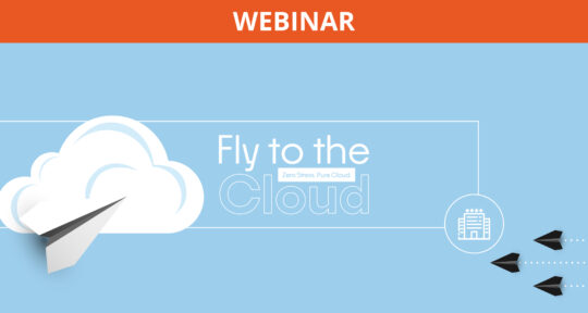 Copertina webinar Fly to the Cloud con titolo, cielo e una nuvola con aerei di carta che volano